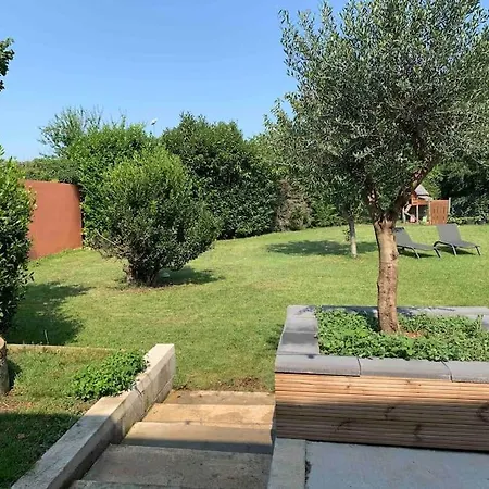 Studio Cosy, Piscine Terrasse Ensoleillee. Апартаменты
